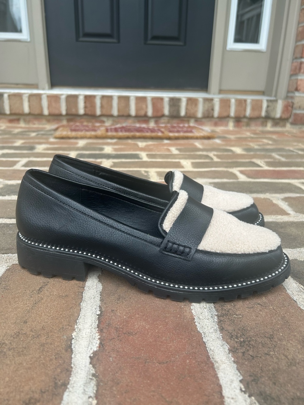 DV Dolce Vita Chimmy Black Vegan Leather Lug Sole Loafers Sherpa Teddy Fuzzy 10